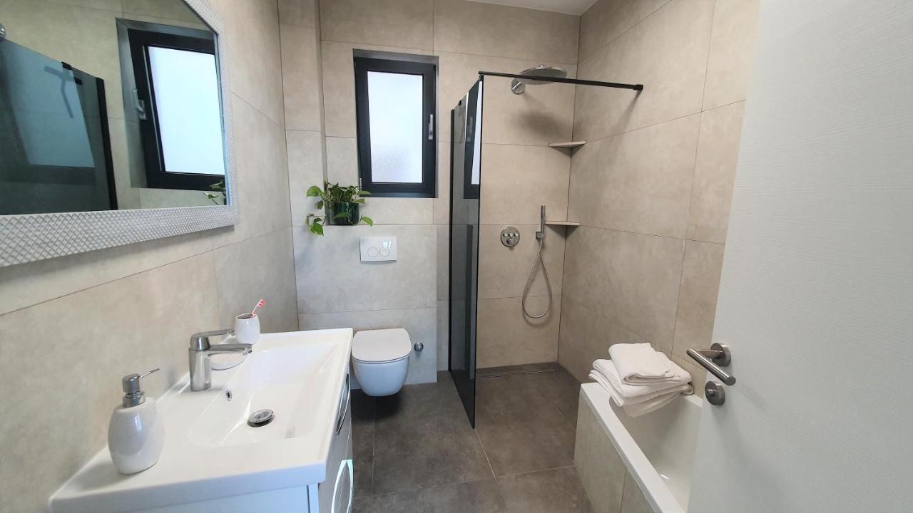 Apartments Marina 오미스 외부 사진